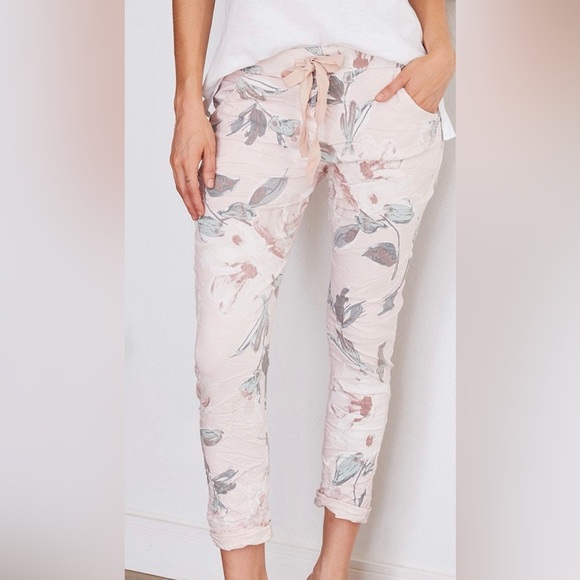 NWT Venti6 super stretchy, super comfortable pink & mauve floral crinkle joggers - Picture 1 of 4